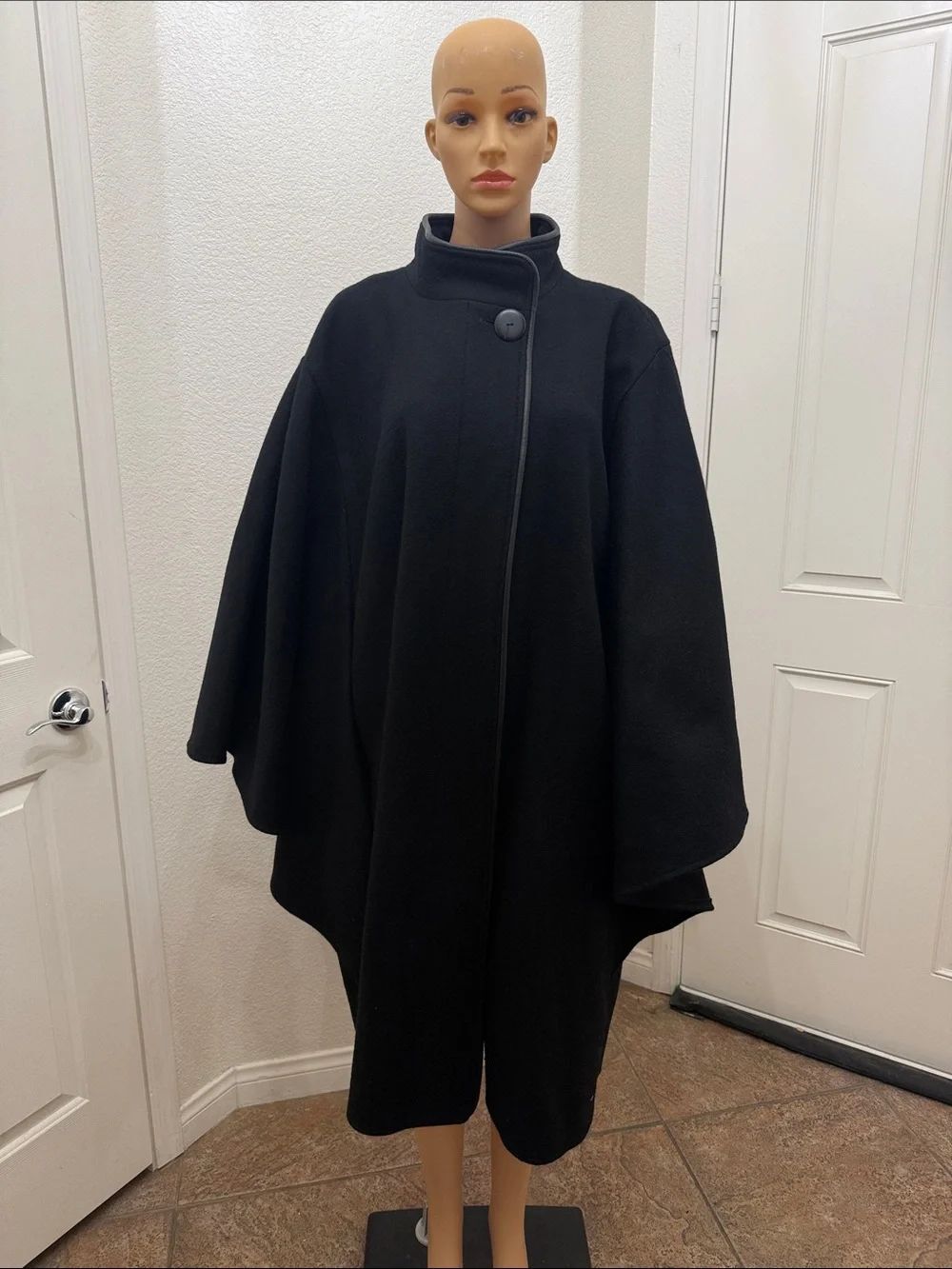 Mario De Pinto MDP Made USA Women's Black Wool Cape Coat Elegant Stand Collar